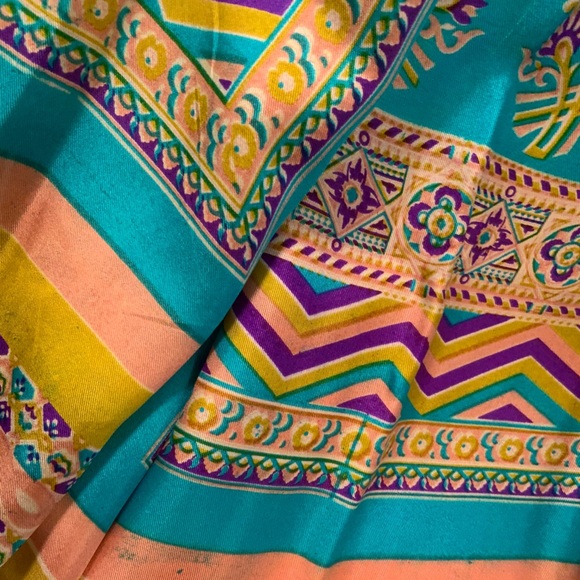 Large silk handmade blockprint scarf/shawl/dupahta - Picture 6 of 7